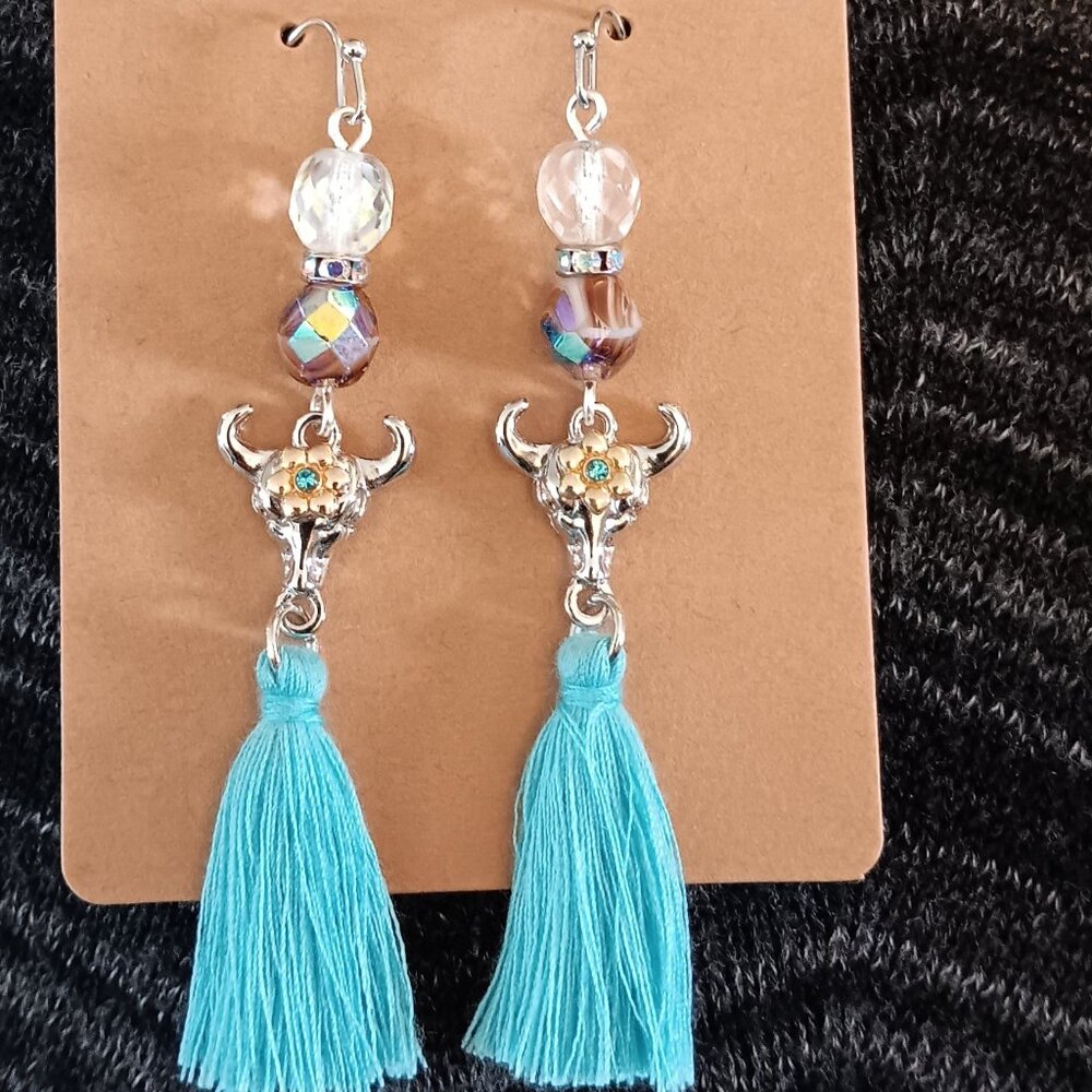 2 /$12 Cute steer skull earrings!